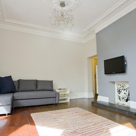 Large 2 Bedroom Apt - Near Beach - Free Parking บอร์นมัธ ภายนอก รูปภาพ