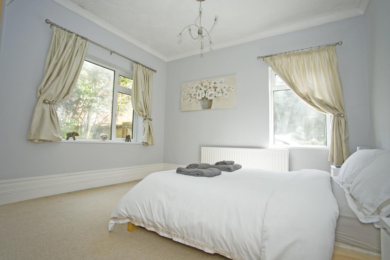 Large 2 Bedroom Apt - Near Beach - Free Parking บอร์นมัธ ภายนอก รูปภาพ