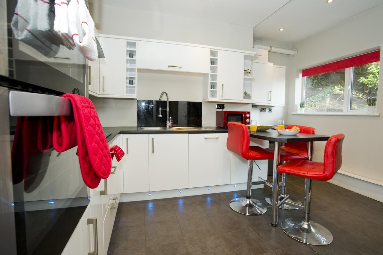 Large 2 Bedroom Apt - Near Beach - Free Parking บอร์นมัธ ภายนอก รูปภาพ