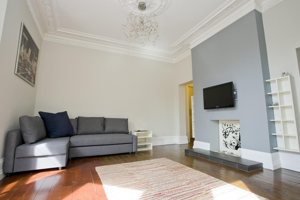 Large 2 Bedroom Apt - Near Beach - Free Parking บอร์นมัธ ภายนอก รูปภาพ