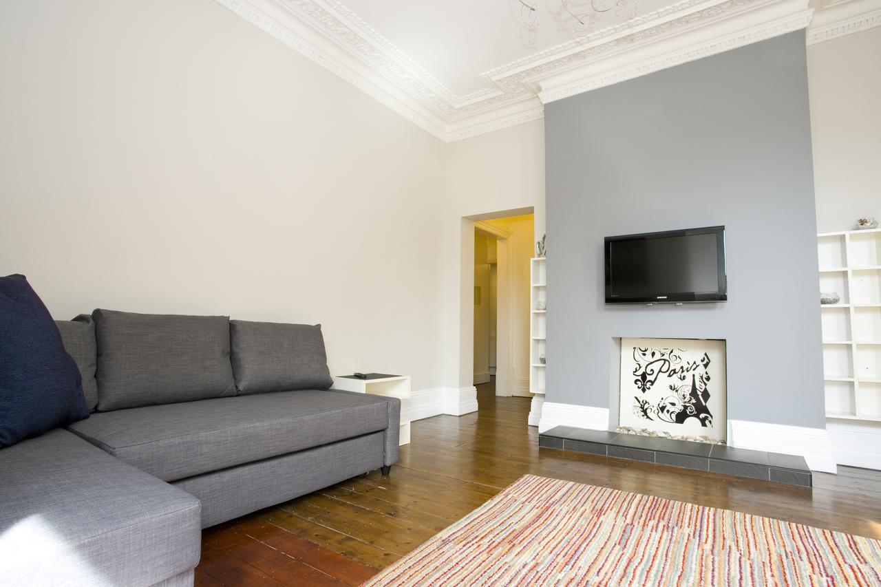 Large 2 Bedroom Apt - Near Beach - Free Parking บอร์นมัธ ภายนอก รูปภาพ